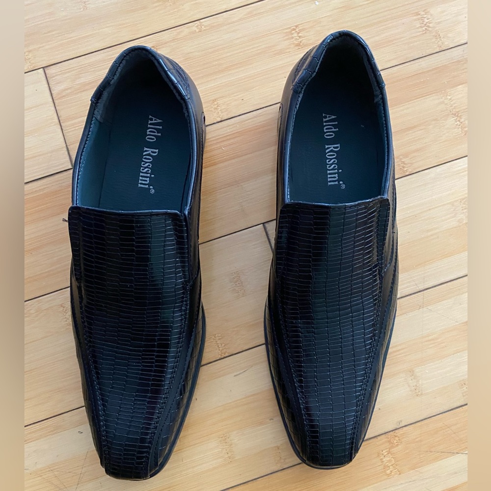 Menโs leather loafers size 8